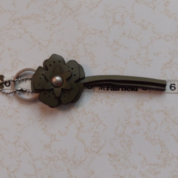 Cute Multilayered Leather Flower Hangtag or Keychain - Picture 3 of 7
